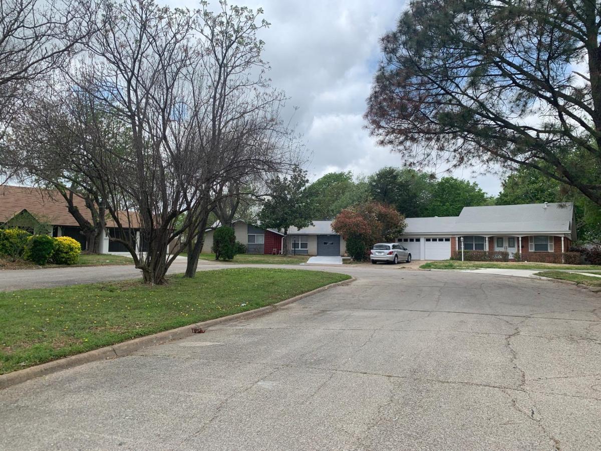 Oasis 3 Near Dfw Airport With Mediterranean Setting Irving Exteriör bild
