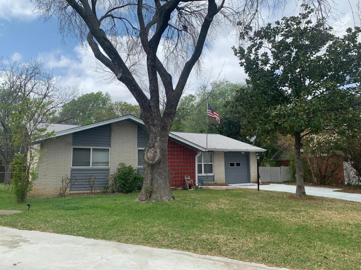 Oasis 3 Near Dfw Airport With Mediterranean Setting Irving Exteriör bild